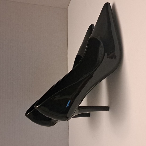 Women's classic black patton stilleto pumps. Size 7.5. - Picture 3 of 7